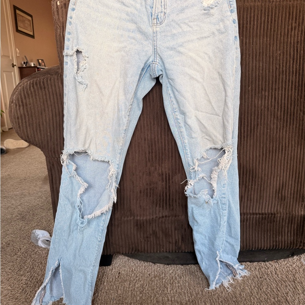 American Eagle Outfitters Light Blue Distressed strigid straight leg Mom Jeans.